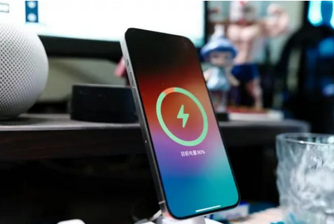 惠水苹果15换屏服务分享用什么充电器给iPhone15充电更好 